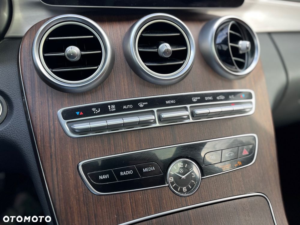 Mercedes-Benz Klasa C 300 4MATIC 9G-TRONIC - 36