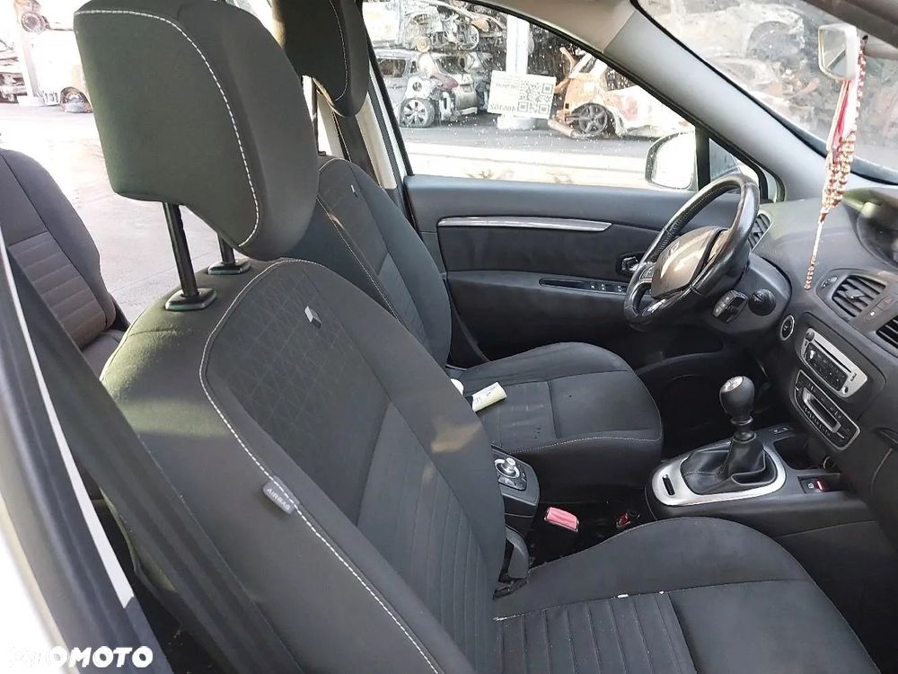 Renault Grand Scenic - 11