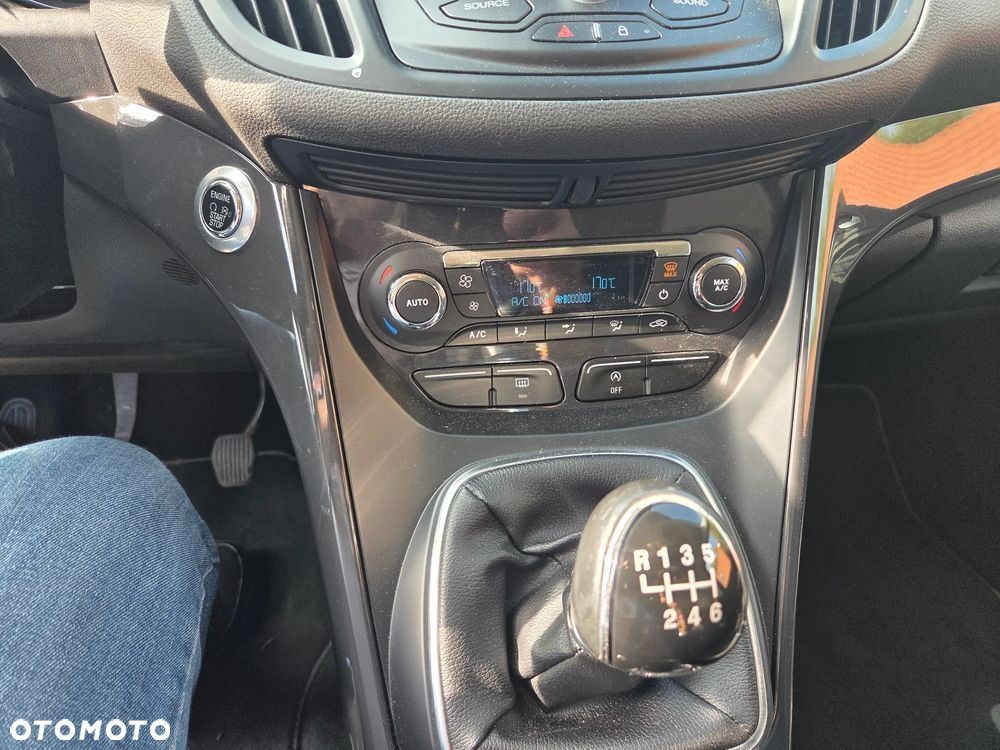 Ford Kuga 1.5 EcoBoost 2x4 Titanium - 17