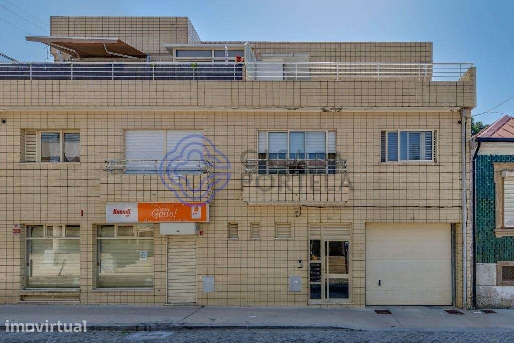 Apartamento T2 com terraço, varanda e garagem no centro de Guifões - Grande imagem: 2/36