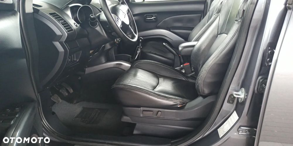 Mitsubishi Outlander 2.2 DID Intense + - 28