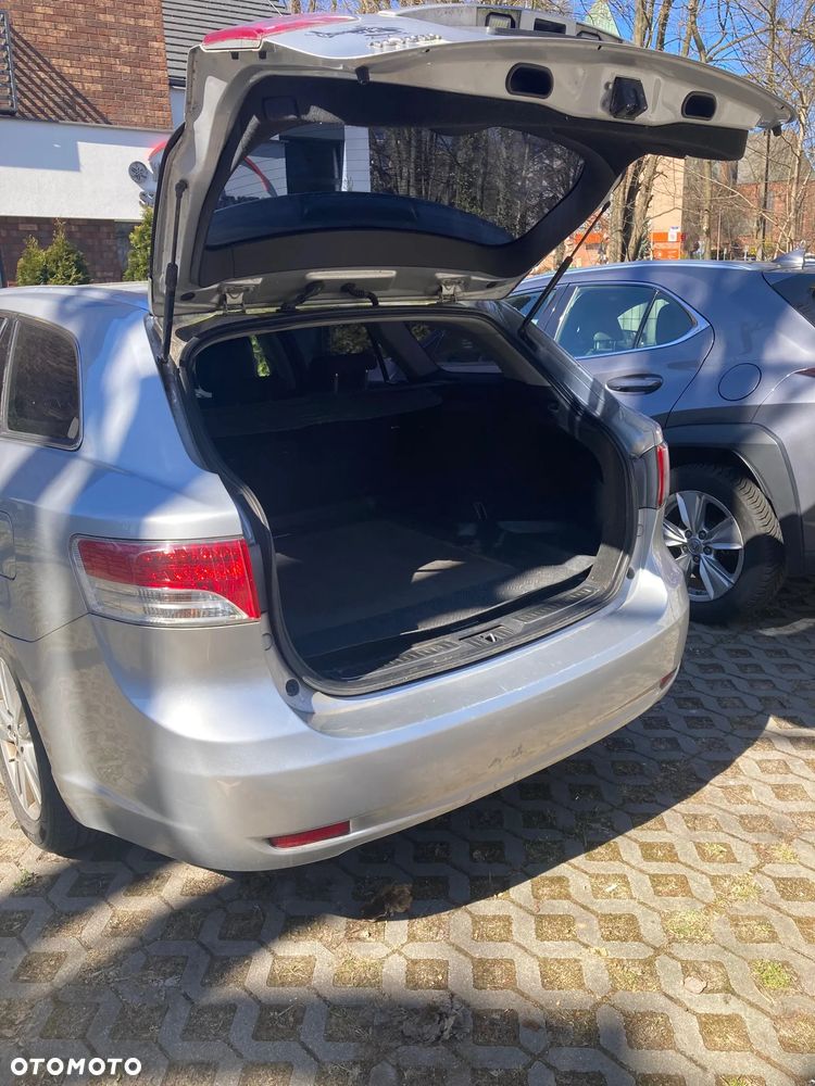 Toyota Avensis 2.0 D-4D 2010 - 5