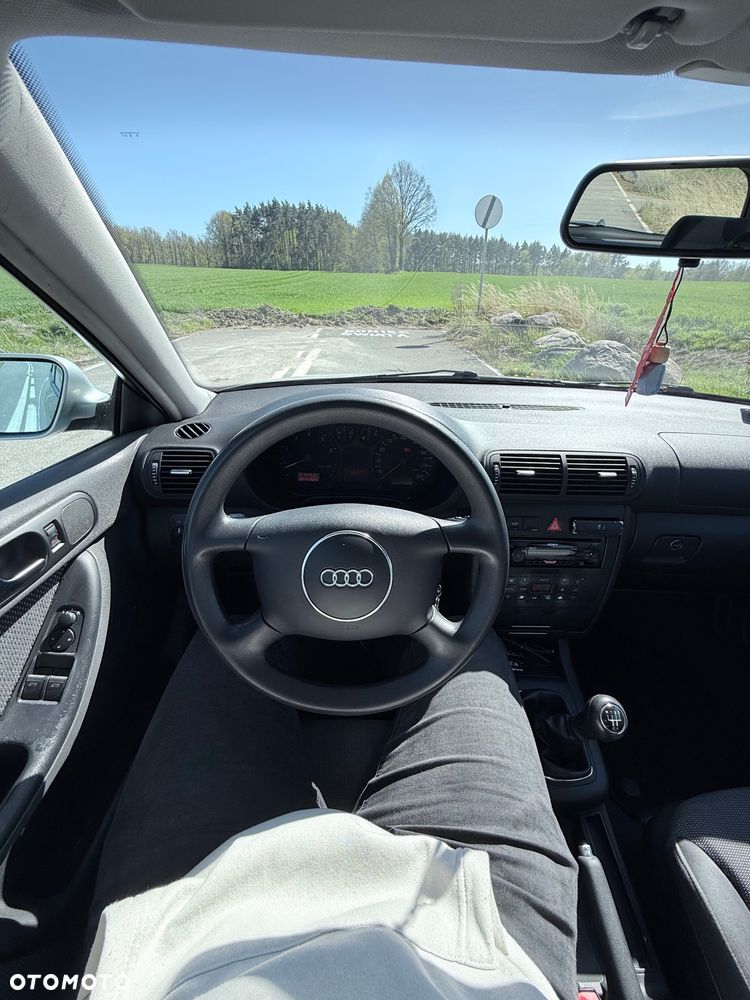 Audi A3 3-drzwiowe 1.6 Attraction - 12