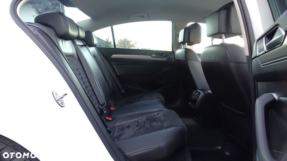 Volkswagen Passat - 27