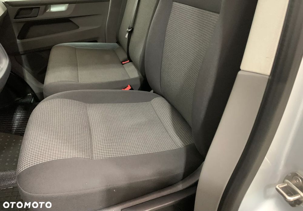 Volkswagen TRANSPORTER T6 VAN 3os. L2H1 Long MAXI WZMOCNIONY DMC3.2t. Ładowność 1242kg, Paka 3m, Homologacja VAT-1, Reflektory LED DIODOWE, Lampy tył LED, Kamera, Czujniki, Dogrzewanie Webasto 5kW, Automatyczne światła, Mocny silnik 2.0TDI DNA 150KM 6cio biegowa skrzynia biegów! Kolor srebrny Reflex Metalik, ZABUDOWA ładowni wraz z podsufitką i oś. LED! Fabryczny alarm, Przebieg tylko 53tys.km! - 27
