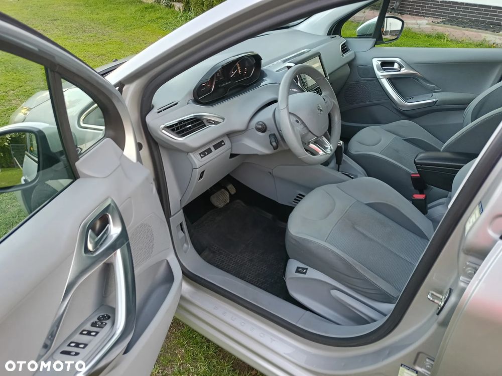 Peugeot 208 120 VTI Automatik Allure - 8