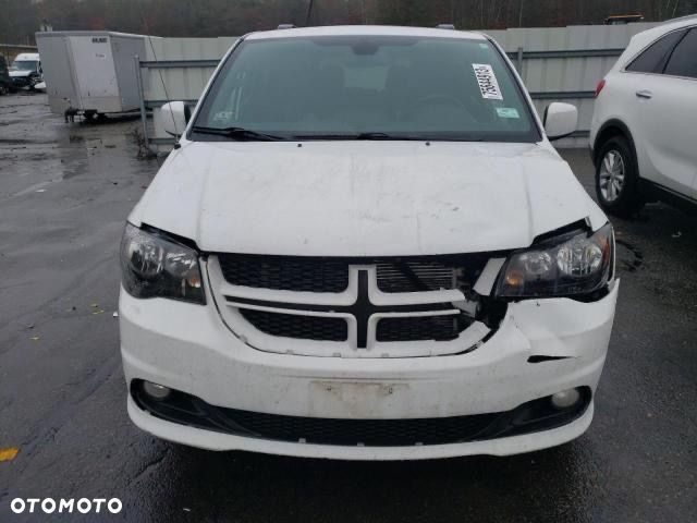 Dodge Grand Caravan 3.6 R/T - 38
