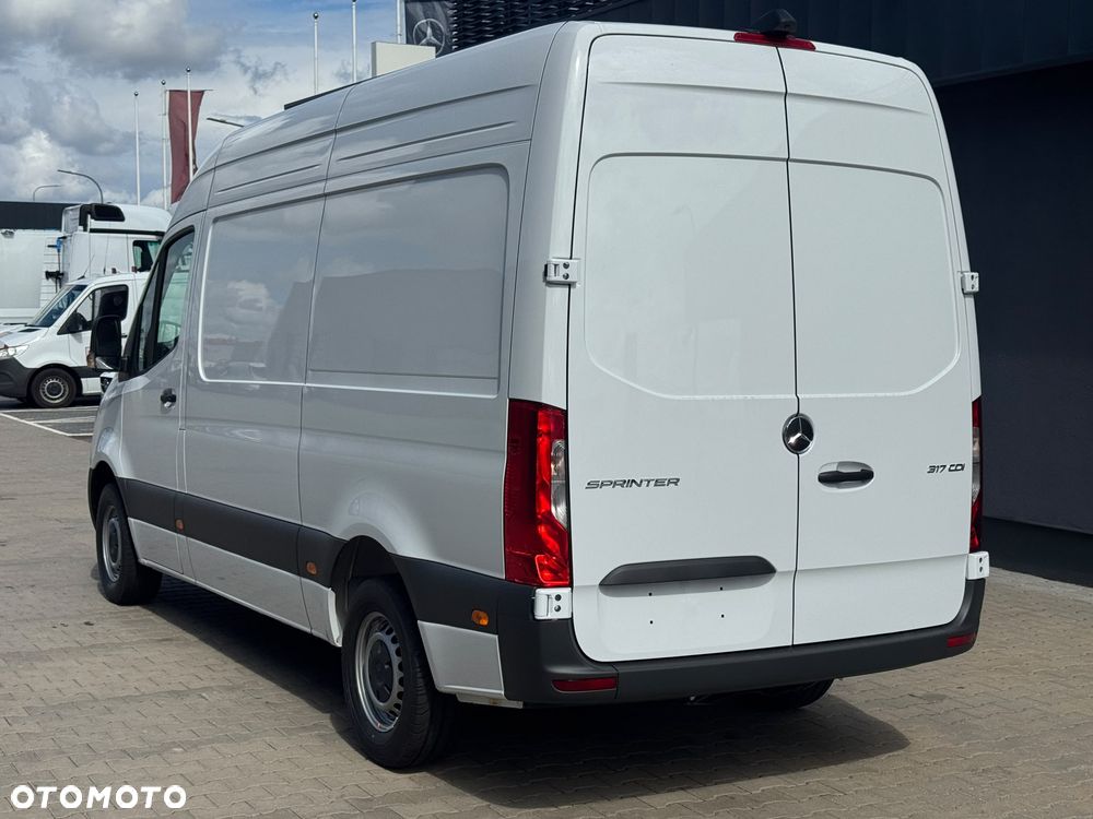 Mercedes-Benz Sprinter - 6