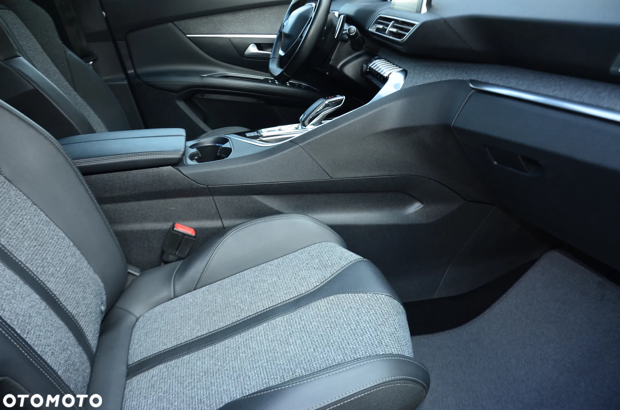 Peugeot 3008 1.2 PureTech Allure S&S EAT8 - 21