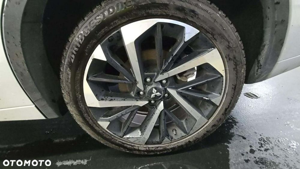 Mitsubishi Outlander - 15