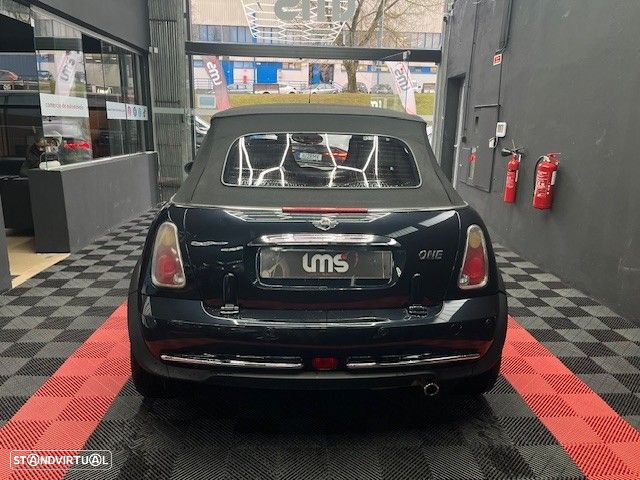 MINI Cabrio One Sidewalk - 5