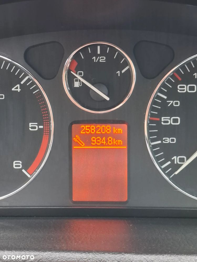 Peugeot 407 - 21