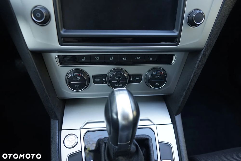 Volkswagen Passat Variant 2.0 TDI BMT Comfortline DSG - 11
