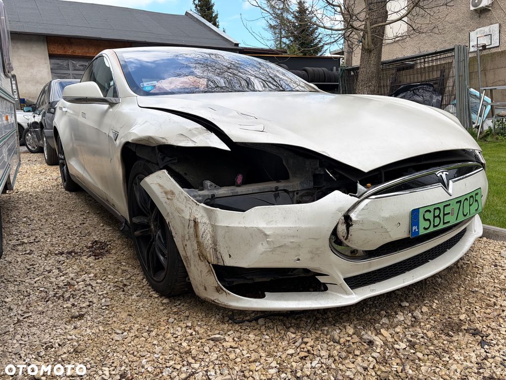 Tesla Model S - 1
