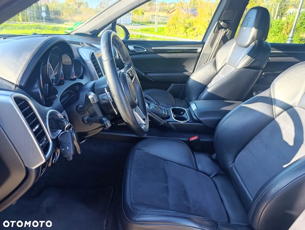 Porsche Cayenne S Diesel Platinum Edition - 11