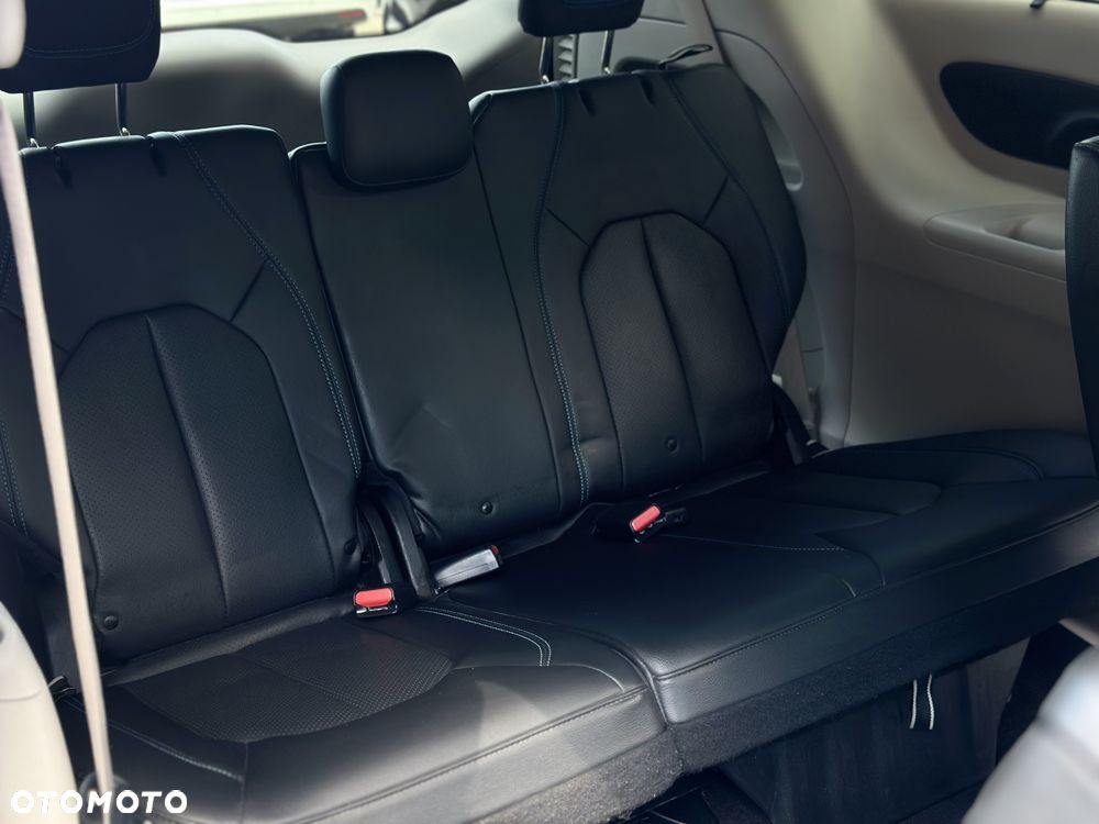 Chrysler Pacifica - 24