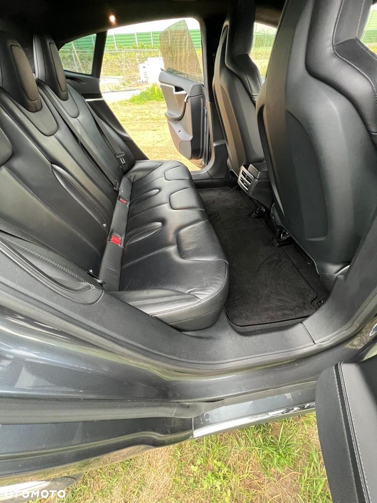 Tesla Model S 85 D - 4