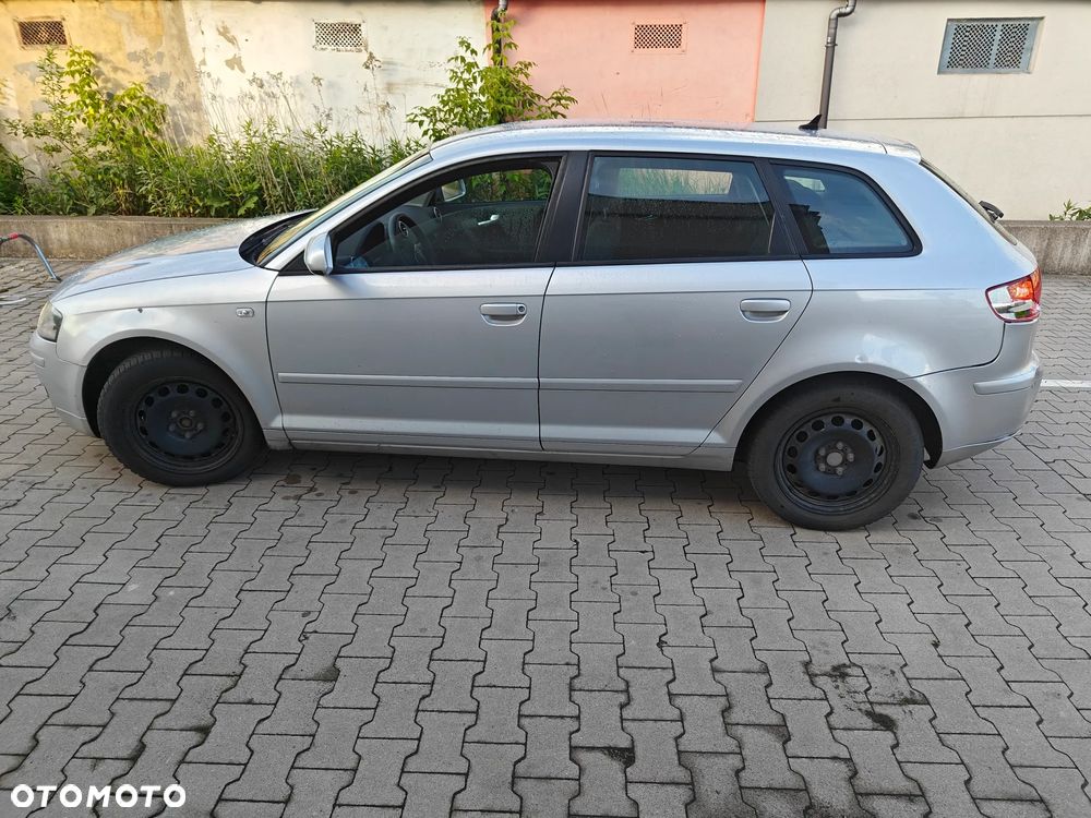 Audi A3 Sportback 1.6 FSI Attraction - 4