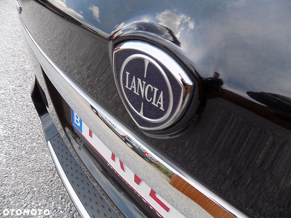Lancia Voyager 2.8 CRD16v Silver - 29