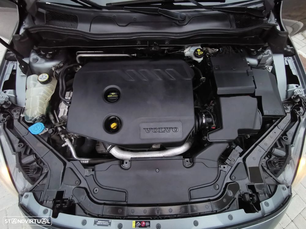 Volvo V40 D2 R Design - 3