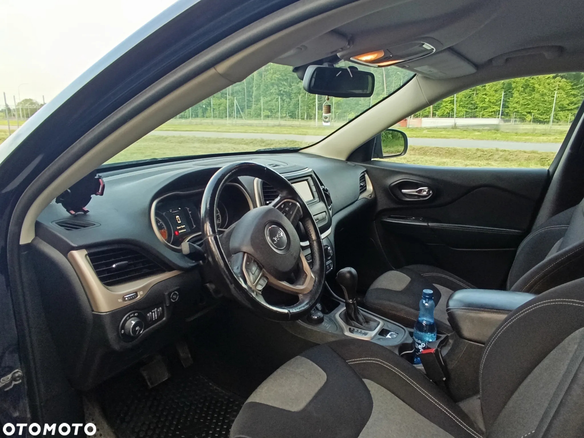 Jeep Cherokee - 10