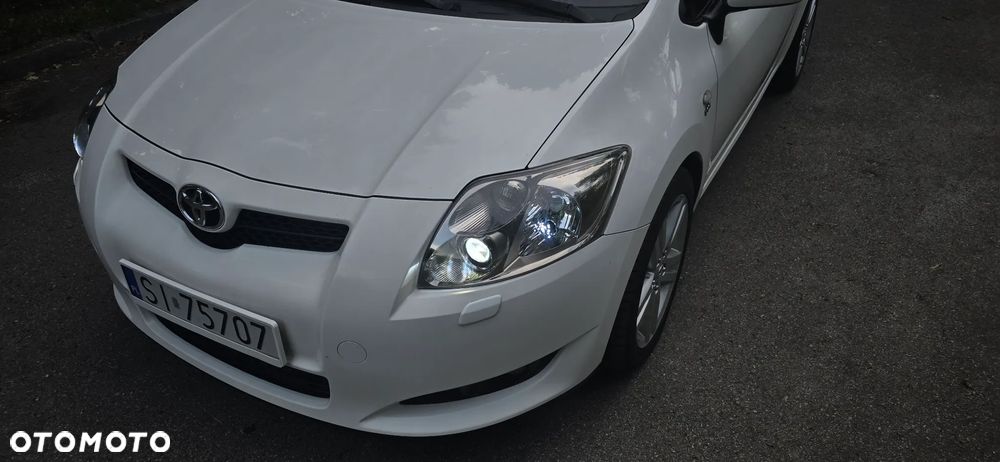 Toyota Auris 2.2 D-4D D-CAT - 3