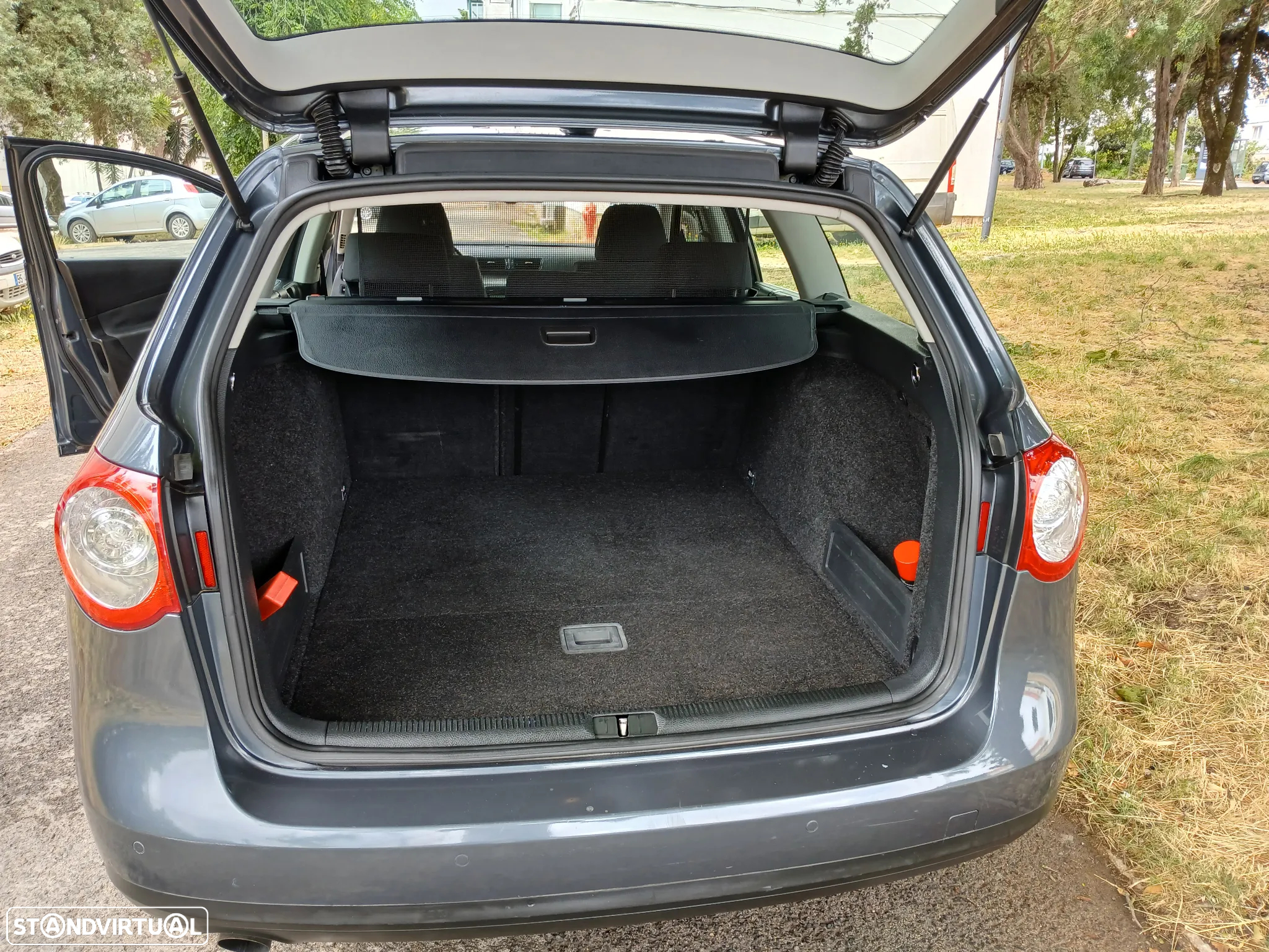 VW Passat Variant 1.6 TDI Confortline BlueMotion - 17