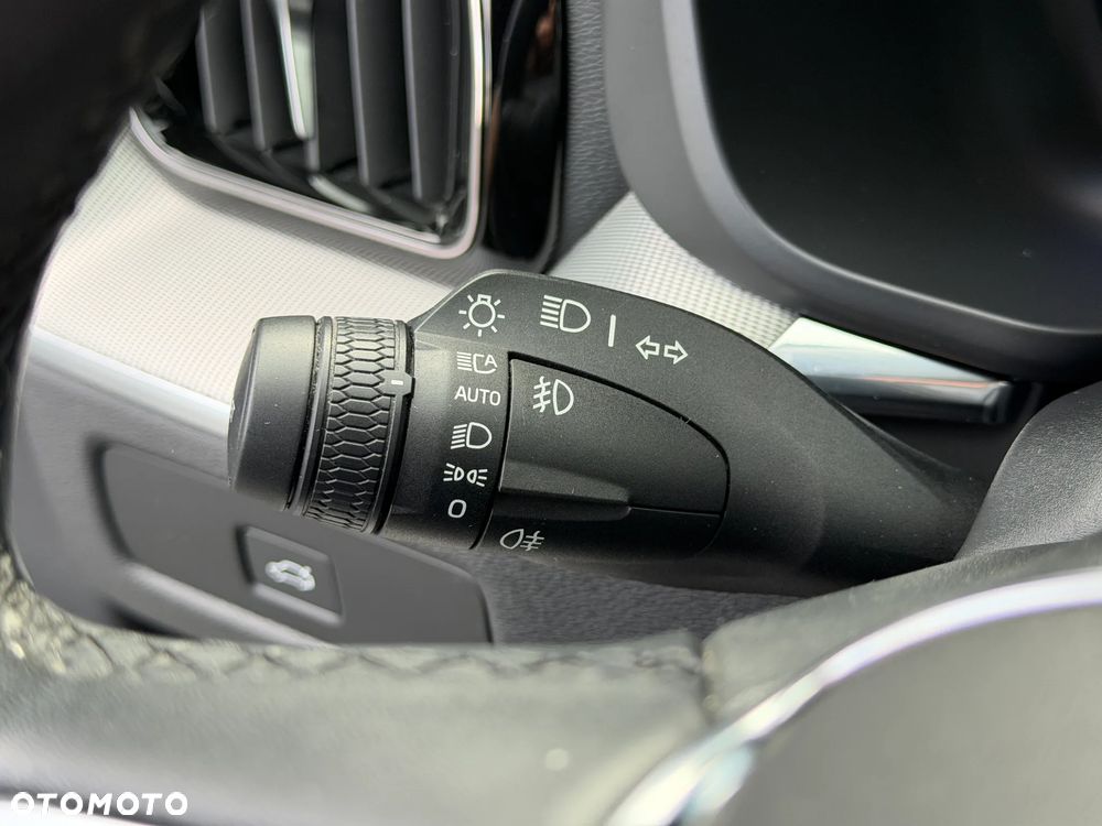 Volvo XC 60 B4 D Plus Dark - 16