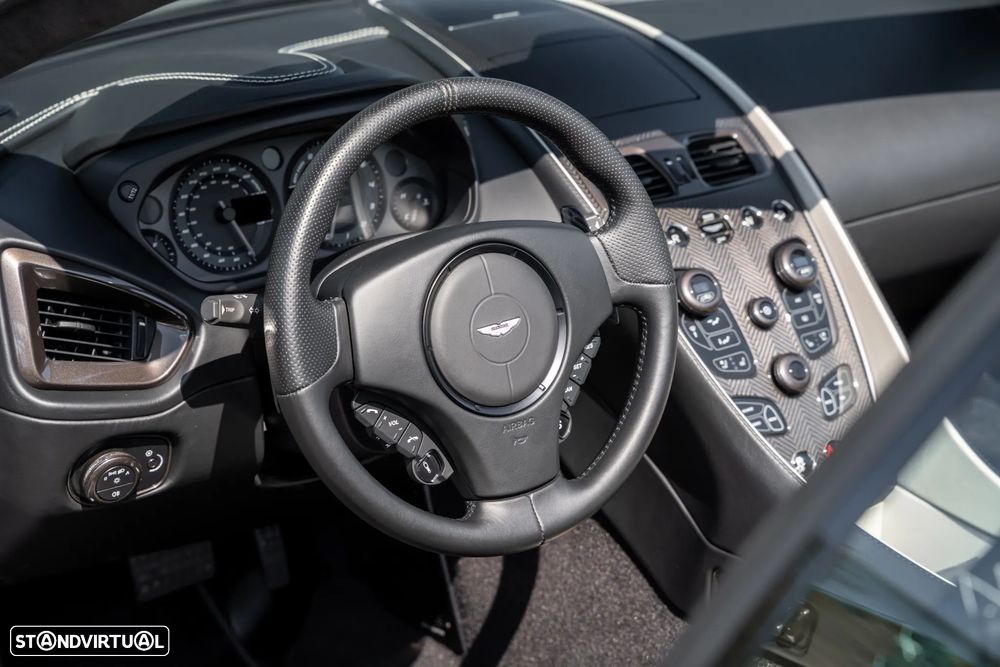 Aston Martin V12 Zagato - 16
