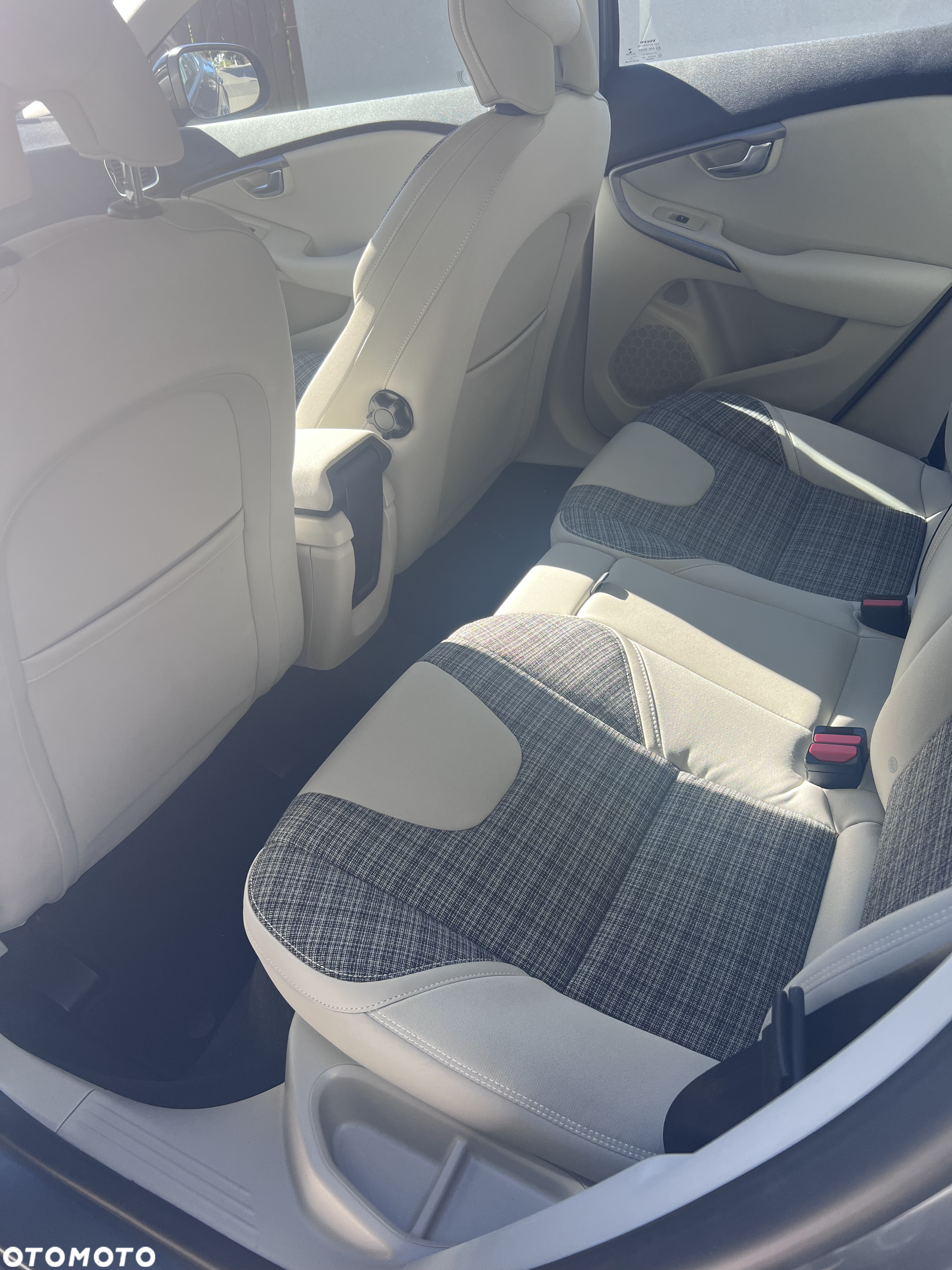 Volvo V40 T3 Drive-E Momentum - 13