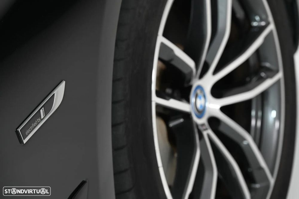 BMW 520 e Pack M - 13