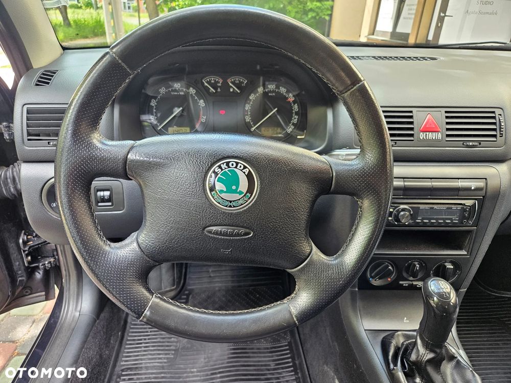 Skoda Octavia 1.6 Tour - 14