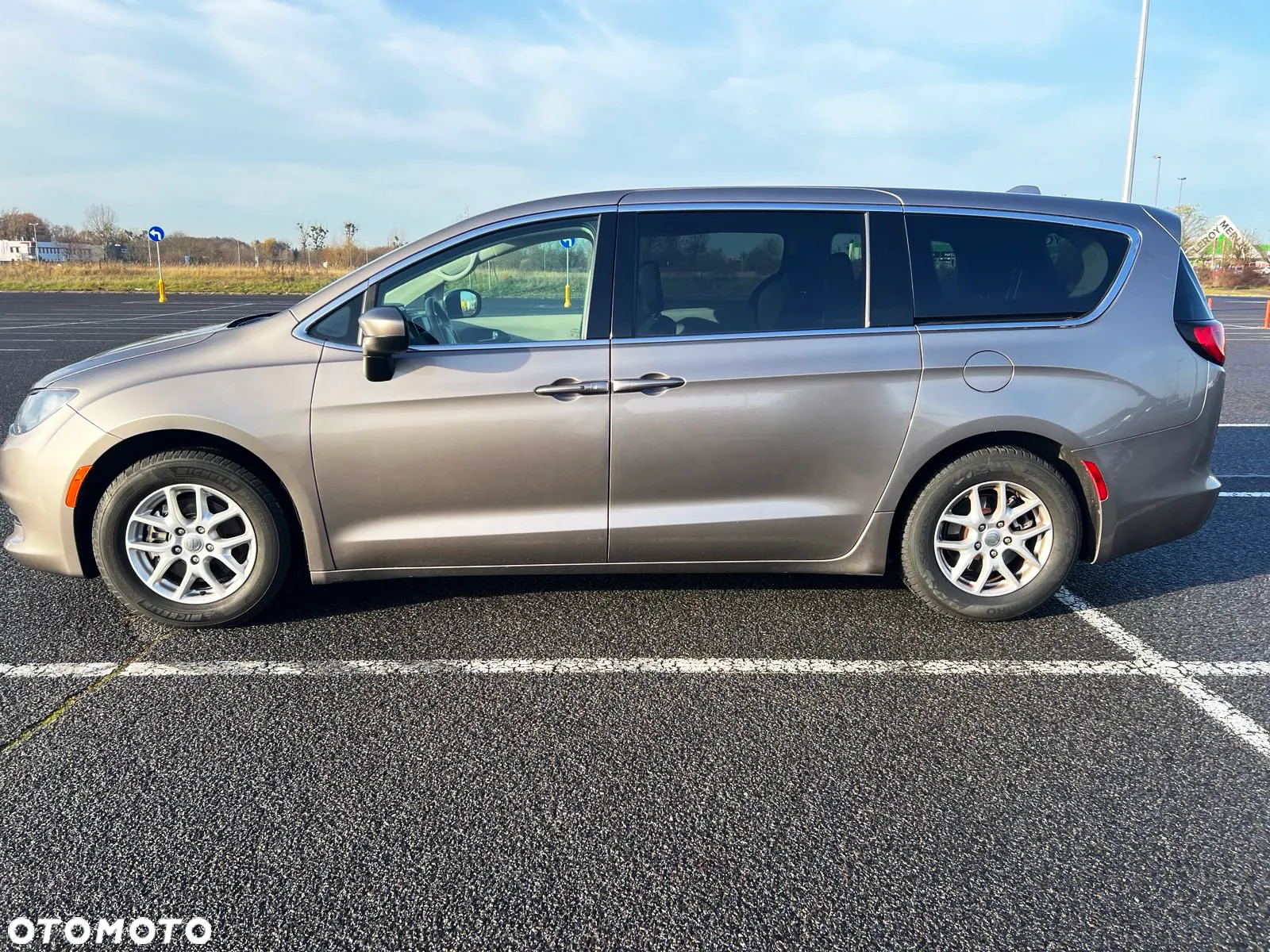 Chrysler Pacifica - 2