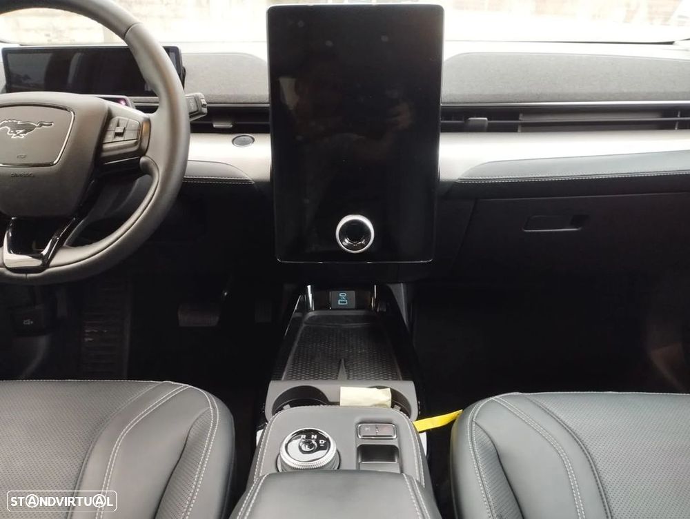 Ford Mustang Mach-E - 8