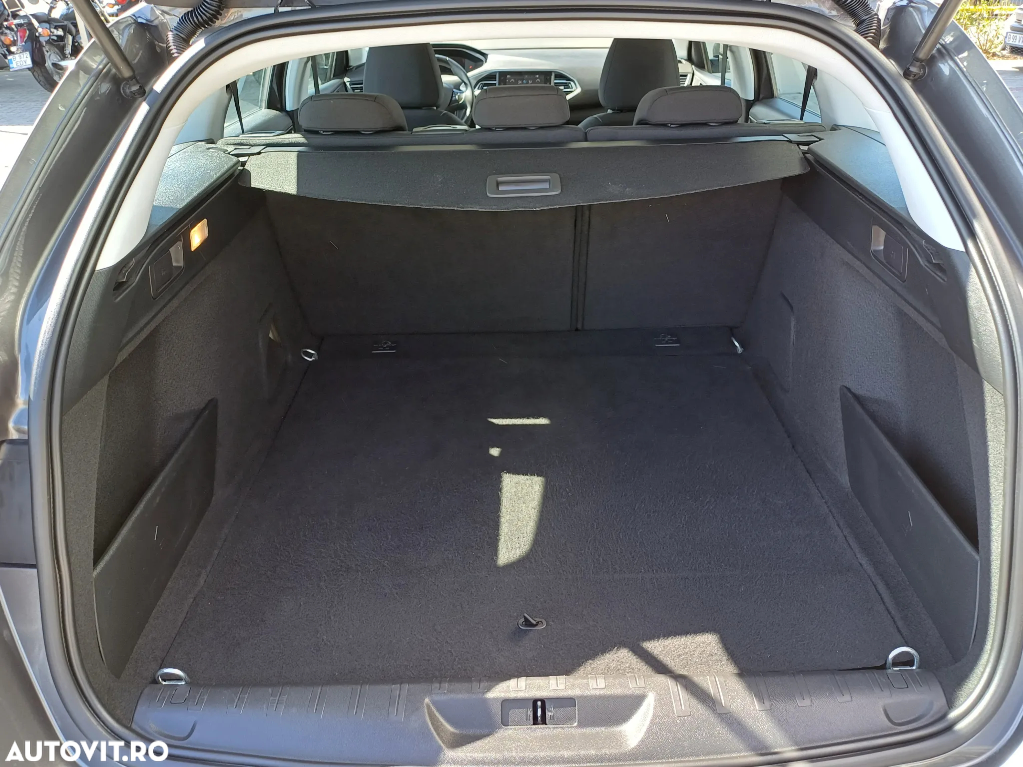 Peugeot 308 1.2 L PureTech Turbo S&S Active - 6