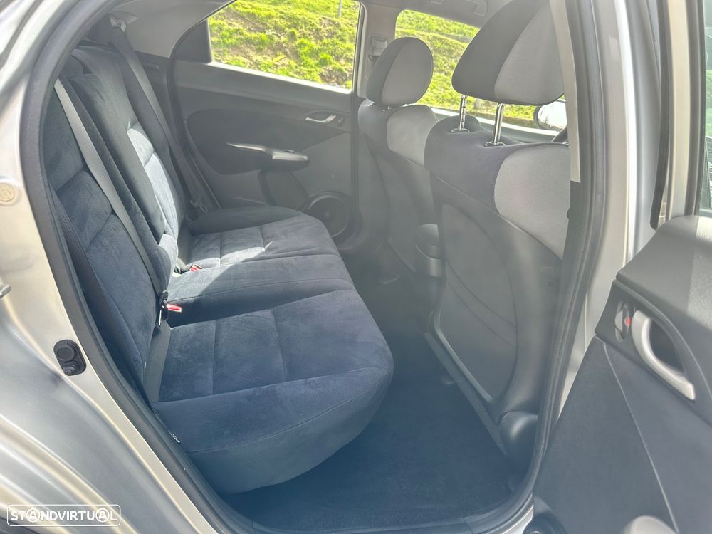 Honda Civic 1.4 Comfort - 28