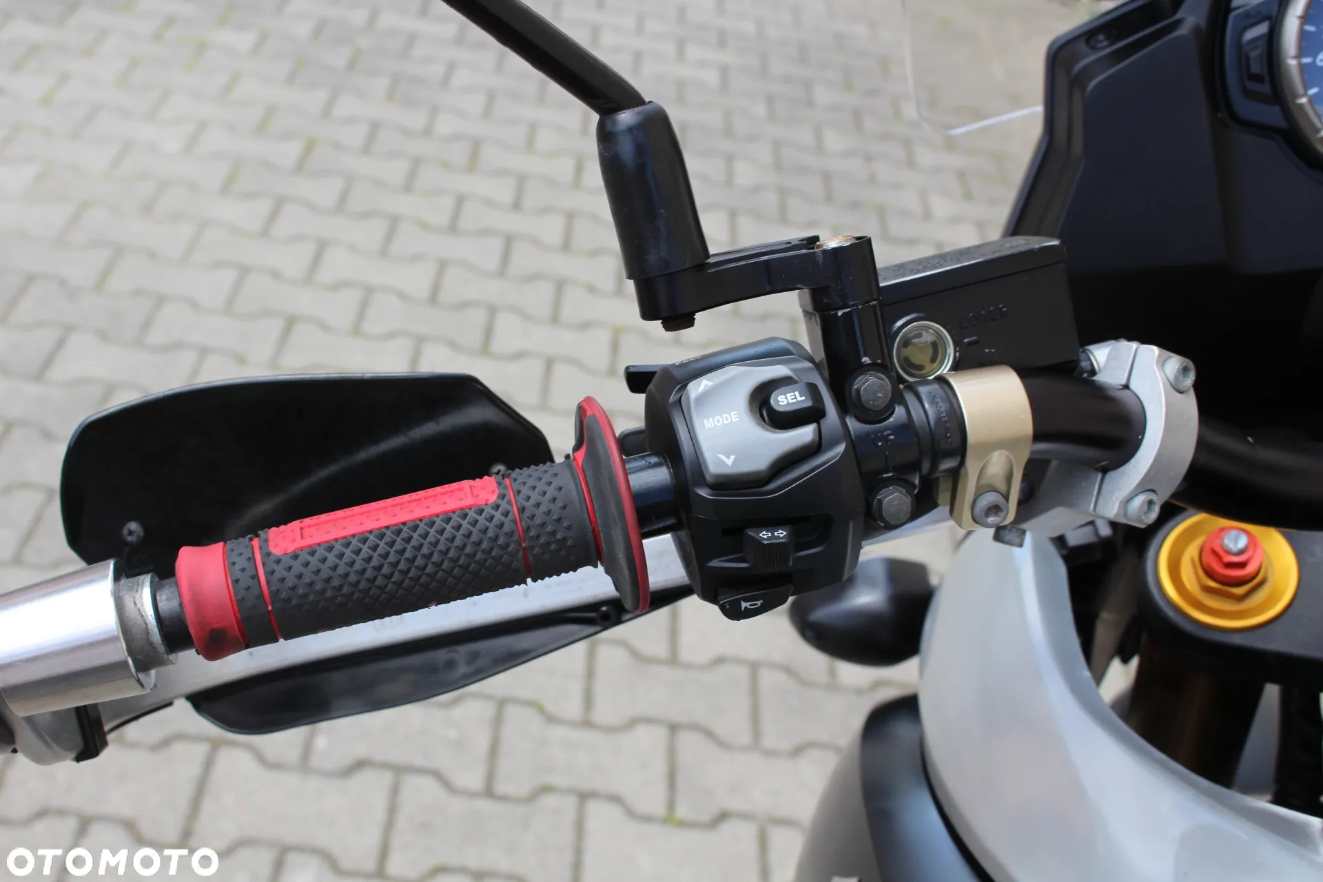 Suzuki V-STROM - 19