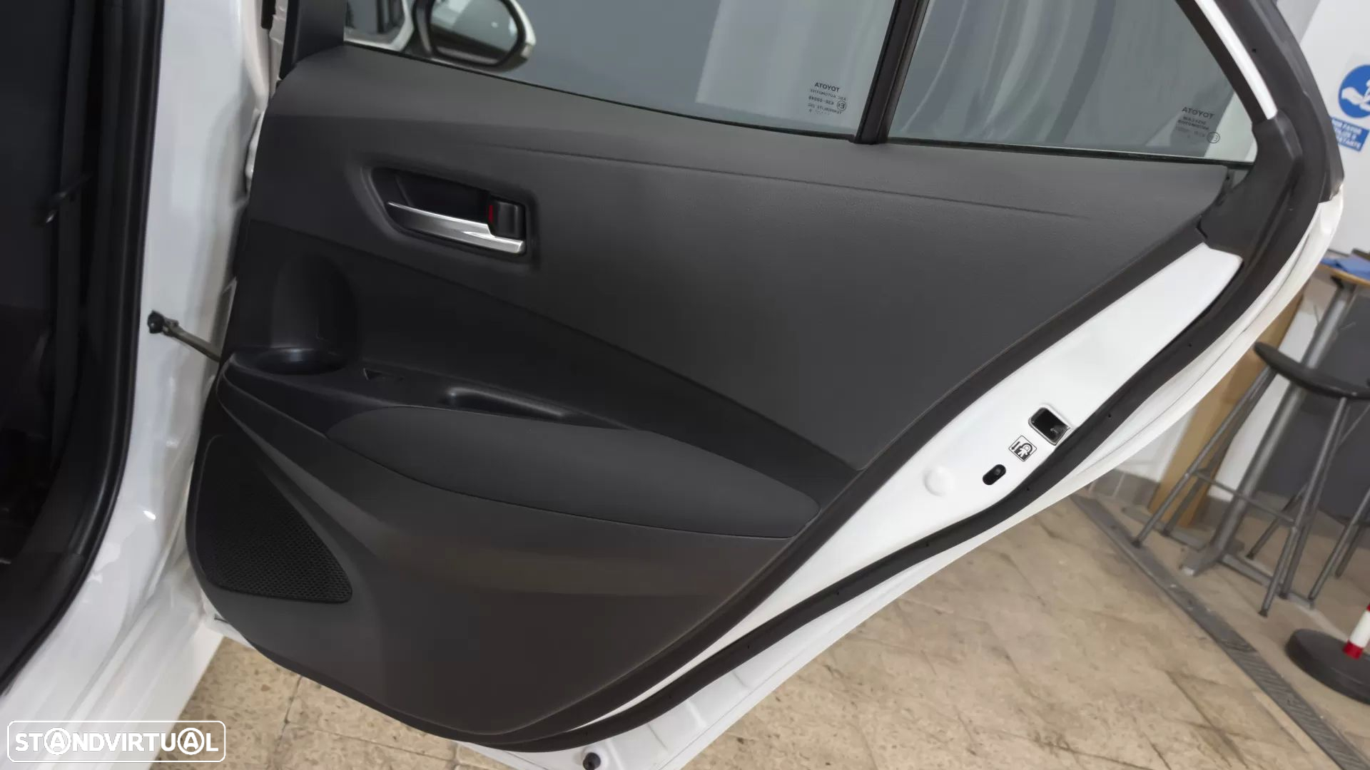 Toyota Corolla 1.8 Hybrid Comfort - 9