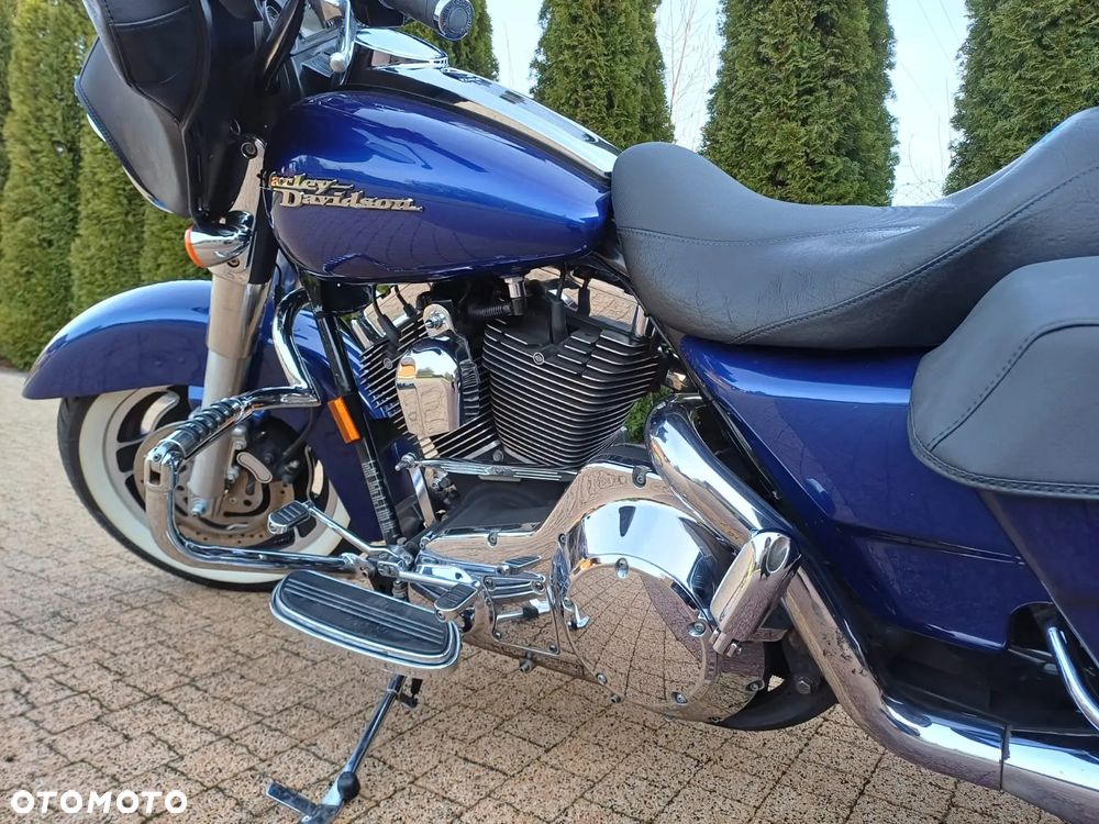 Harley-Davidson Touring Street Glide - 2