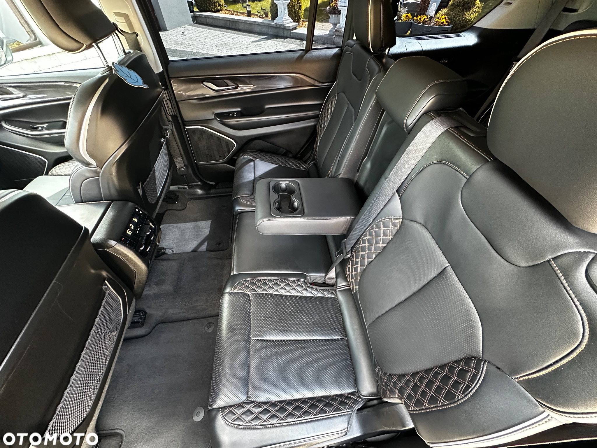 Jeep Grand Cherokee - 35