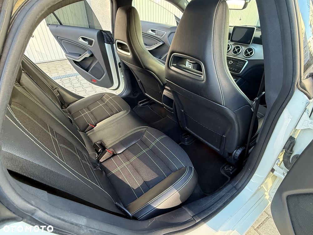 Mercedes-Benz CLA 200 - 12