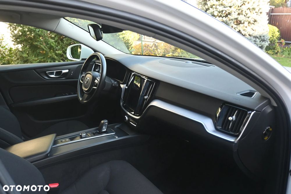 Volvo V60 B3 B Momentum - 19