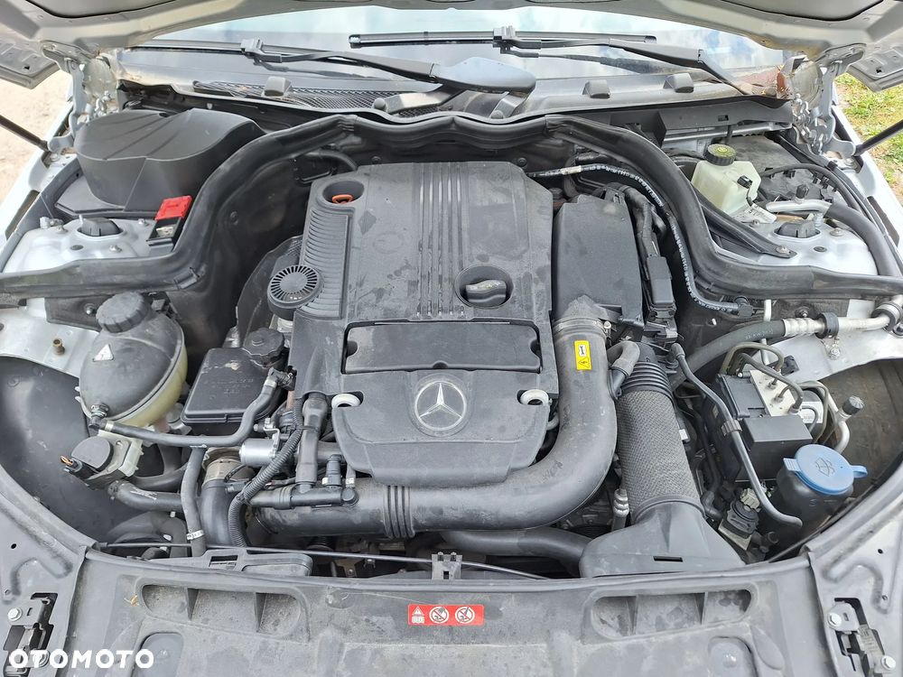Mercedes-Benz Klasa C 250 CGI BlueEff Elegance - 4