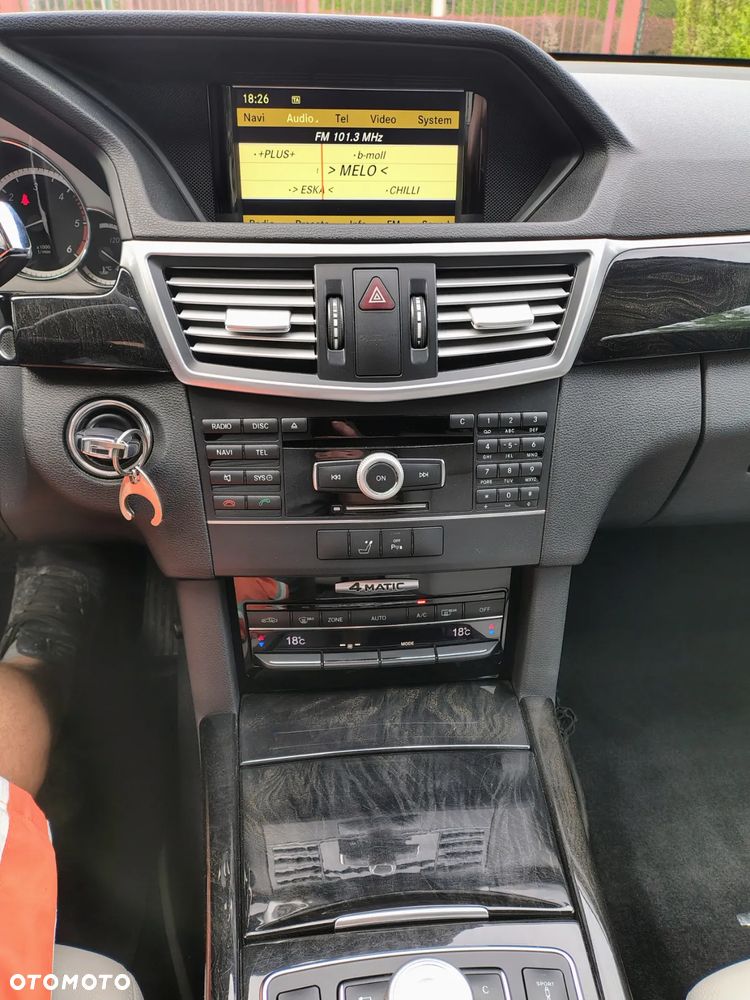 Mercedes-Benz Klasa E 350 T CDI DPF 4Matic BlueEFFICIENCY 7G-TRONIC - 23