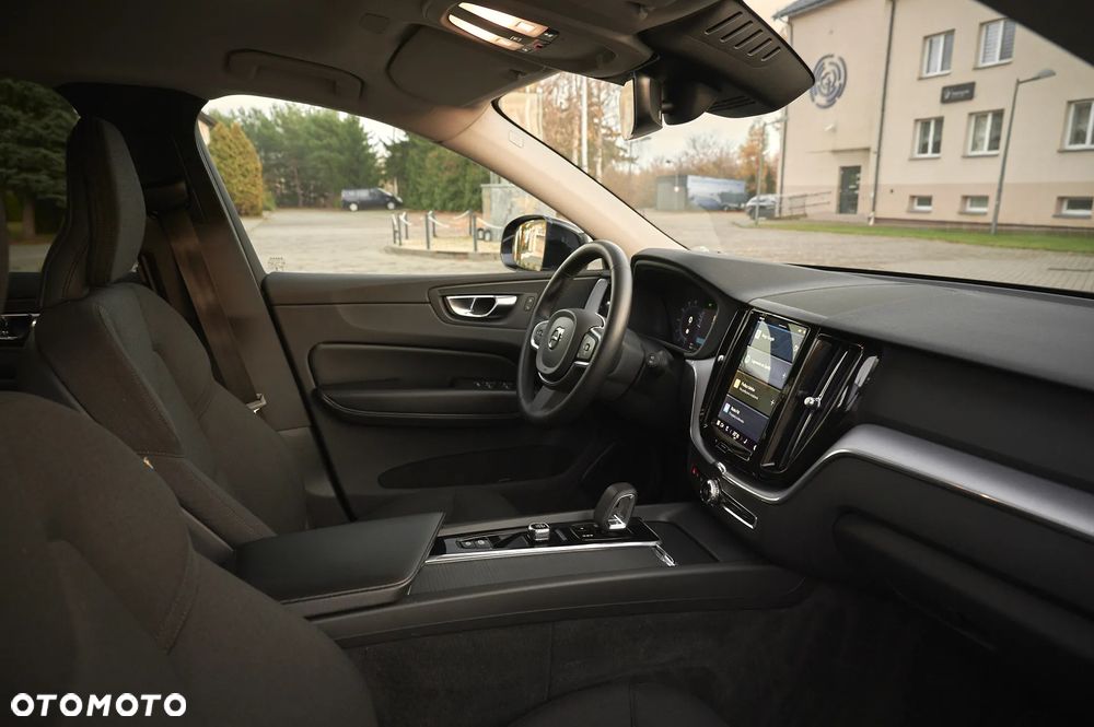 Volvo XC 60 D4 Momentum Pro - 29