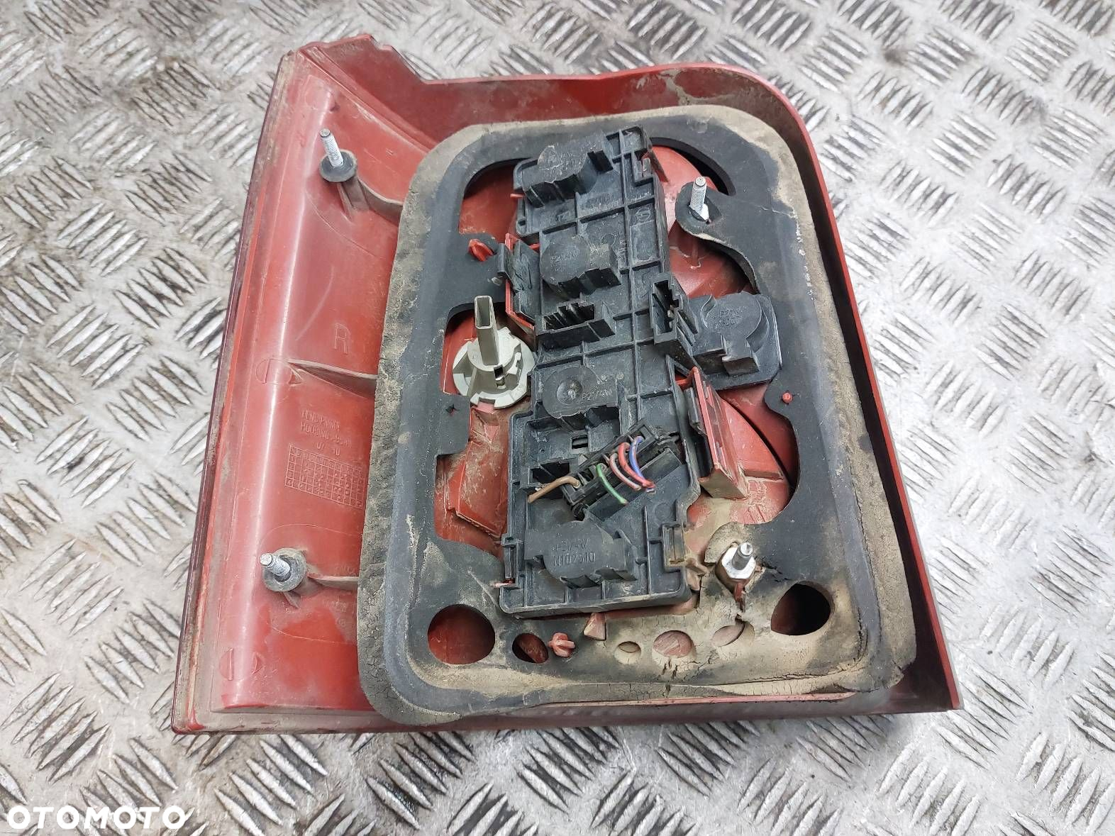 LAMPA PRAWY TYŁ DEPO VOLKSWAGEN PASSAT B5 FL LIFT KOMBI - 4