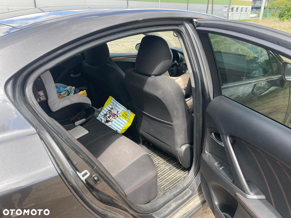 Toyota Avensis 1.8 Active - 10