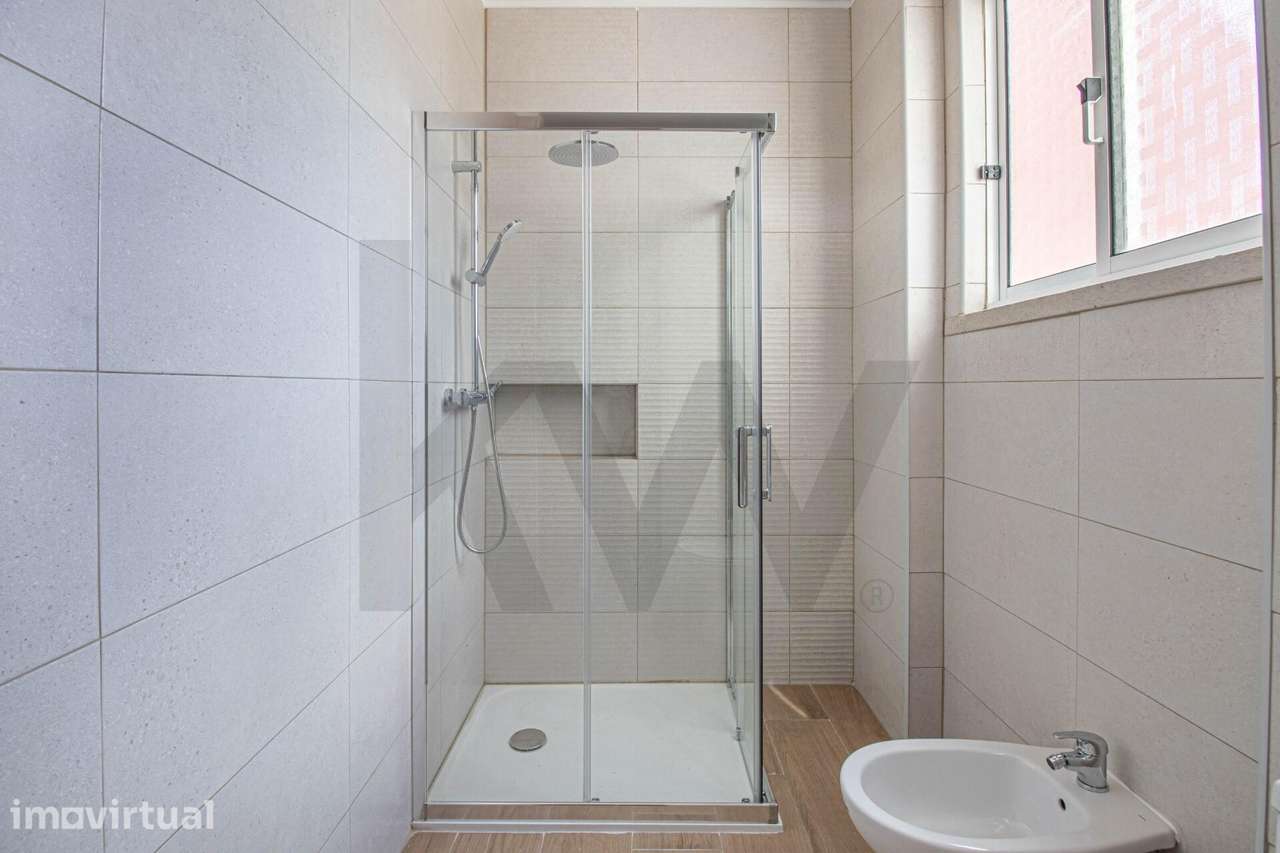 Renascido no Coração de Vila Franca: Espaçoso T3 Remodelado com Luz Na - Grande imagem: 4/28