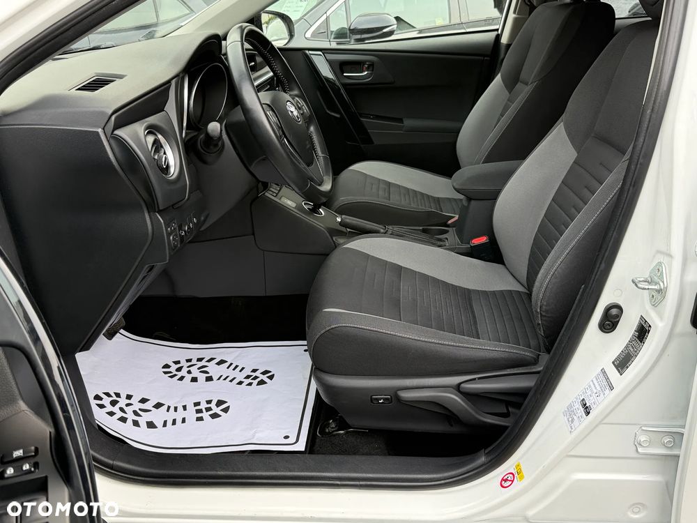 Toyota Auris Hybrid 135 Premium - 17