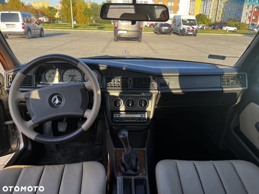 Mercedes-Benz W201 (190) - 11